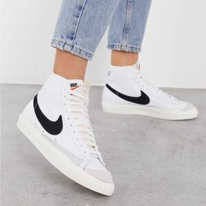 Nike Blazer Mid '77 Vintage sneakers in white and black colorway